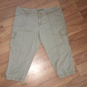 Women’s Cargo Capris